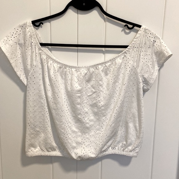 Off The Shoulder Perforated Blouse - Picture 4 of 6